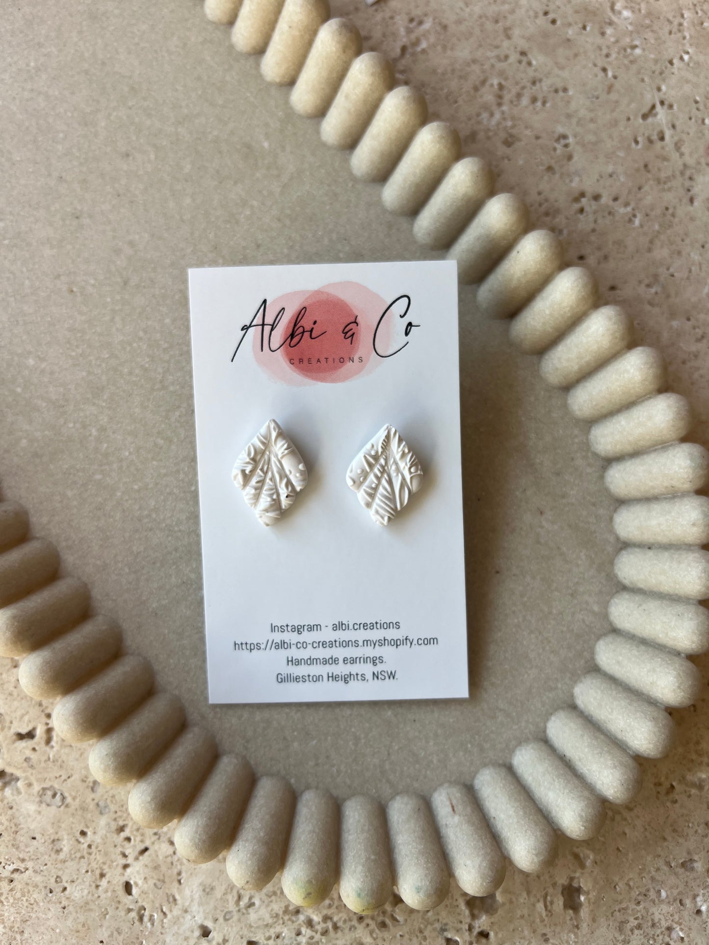 2cm White Lila Stud