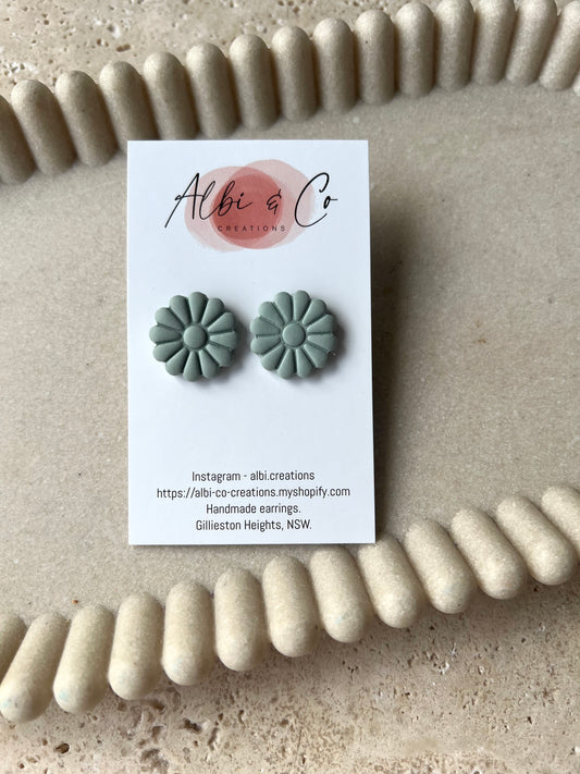 2cm Olive Green Flower Stud
