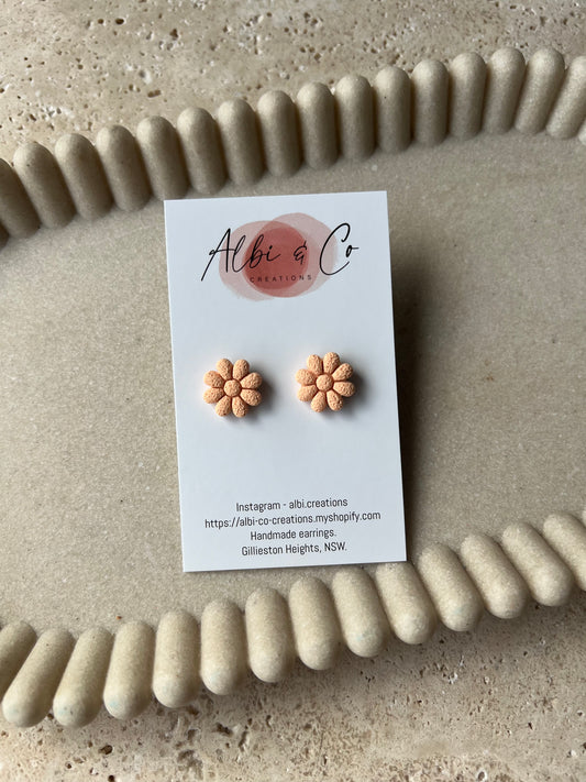 1.5cm Peach Flower Stud