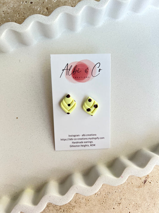1.5cm Yellow Polka Dot Lila Stud