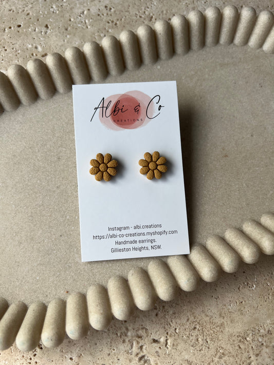 1.5cm Mustard Flower Stud