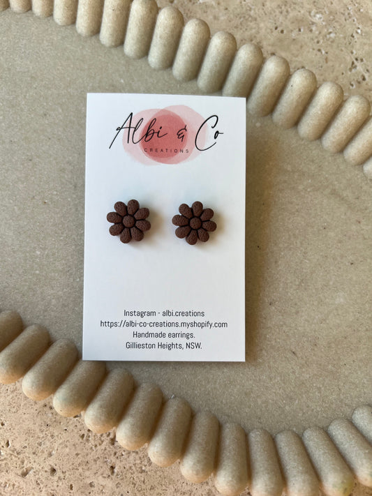 1.5cm Chocolate Brown Flower Stud